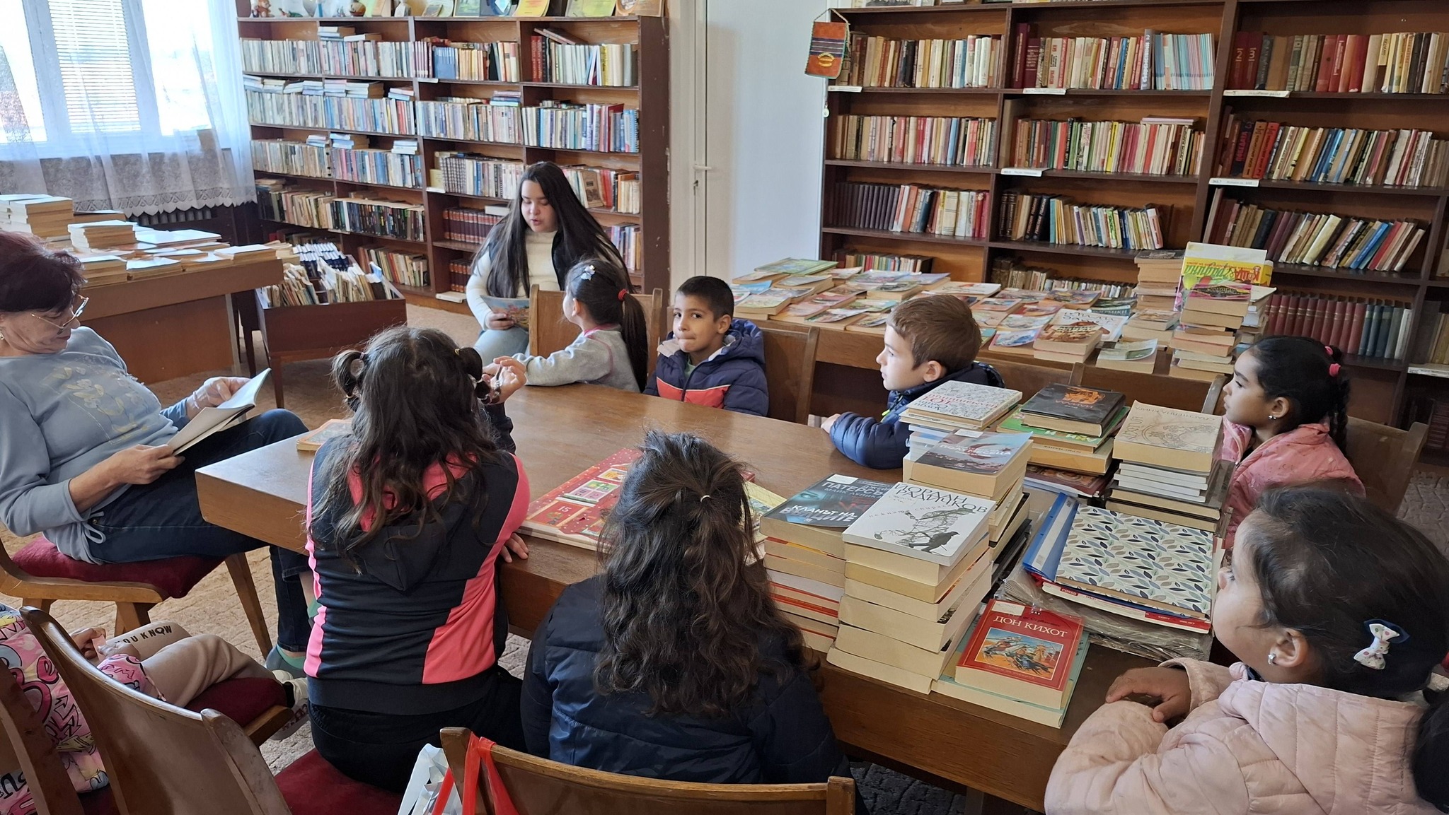 По повод 23 април – Световният ден на книгата и авторското право, децата от група „Звездичка“ посетиха библиотеката при Народно читалище „Алекси Беремлиев“, с. Якимово